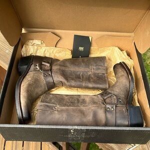 Frye Harness 12R in Smoke Old Town 7.5 B (M) Boots - Like New in Box